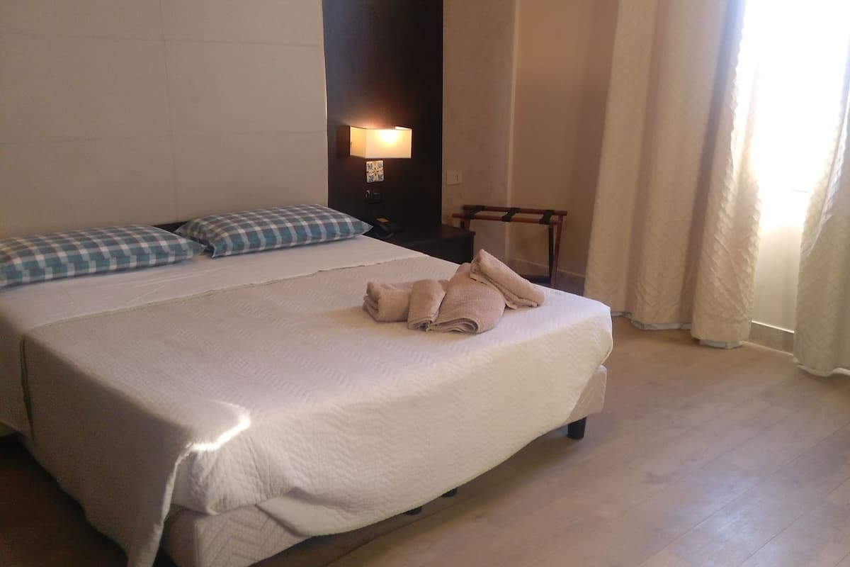 Premium bedding, Select Comfort beds, free minibar items, in-room safe