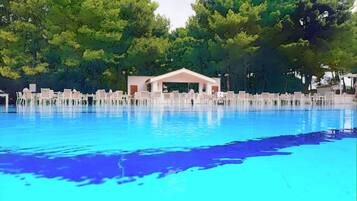 Außenpool, Liegestühle