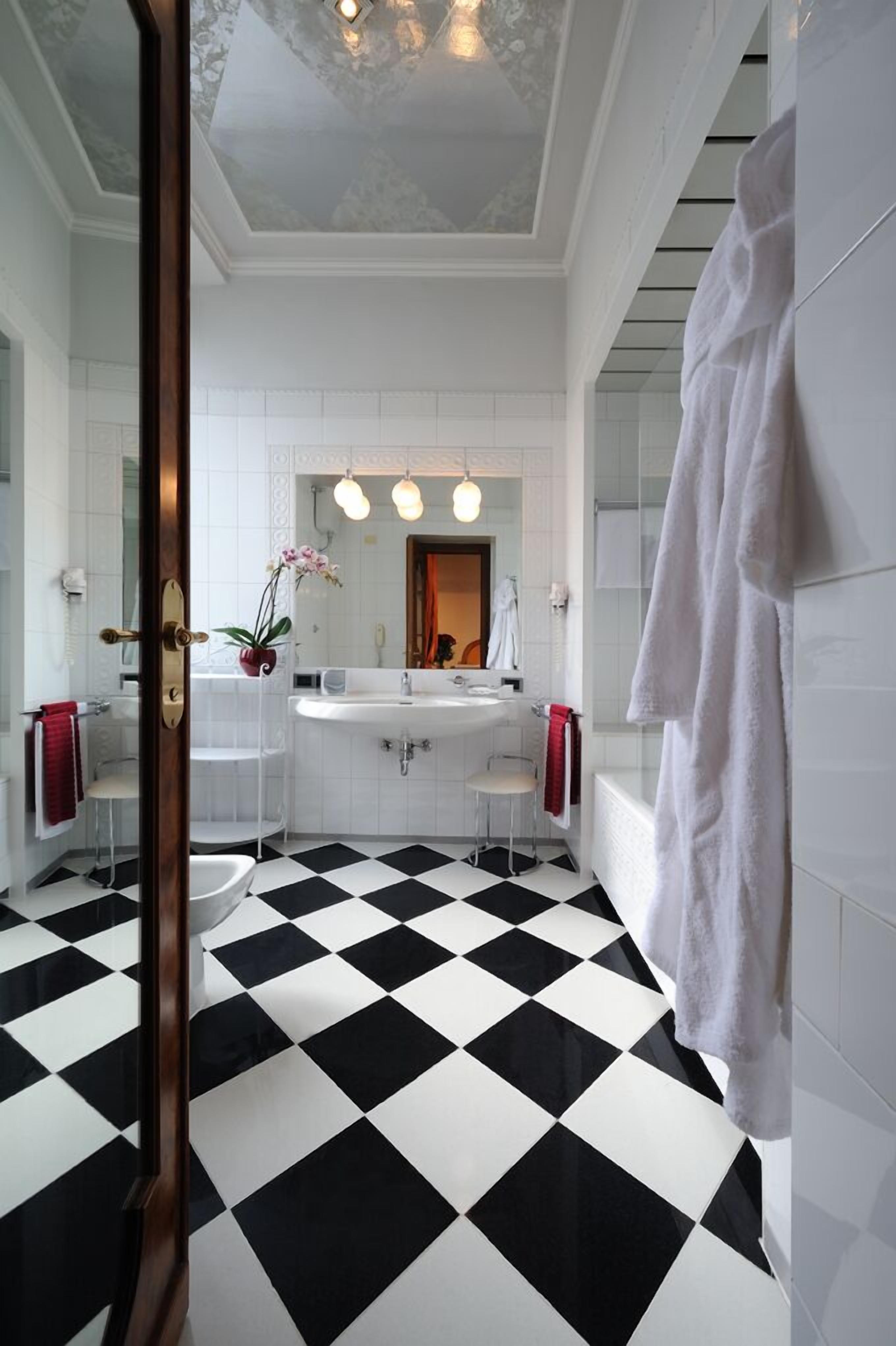 superior double or twin room | bathroom | free toiletries, hair dryer, towels