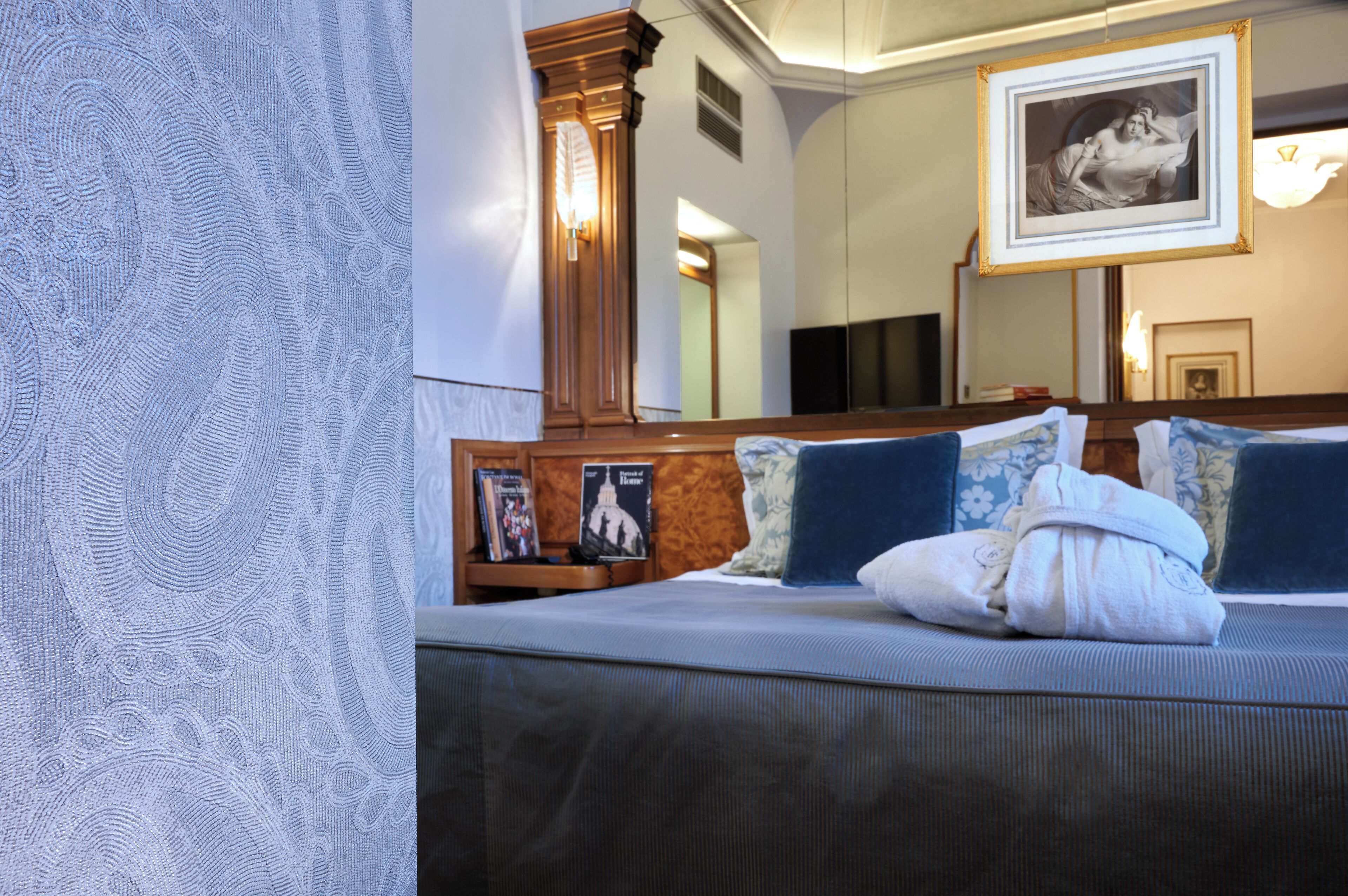 junior suite | 1 bedroom, premium bedding, minibar, in-room safe