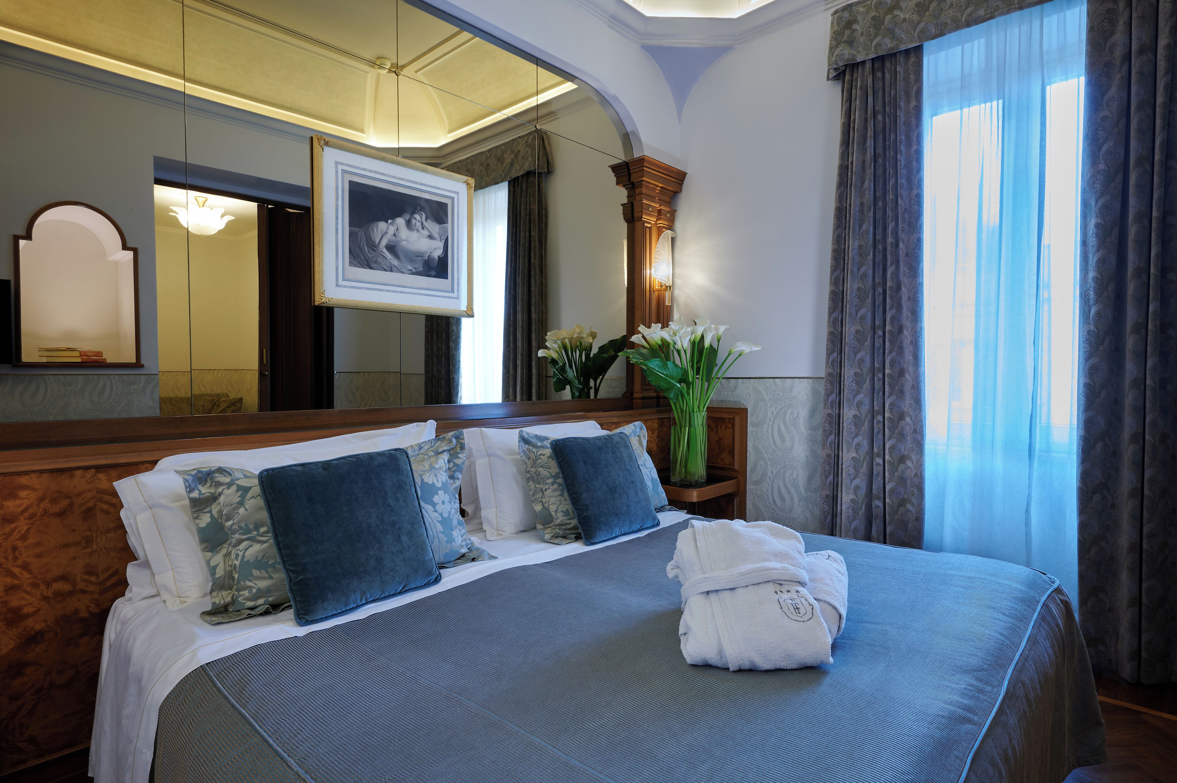 junior suite | 1 bedroom, premium bedding, minibar, in-room safe
