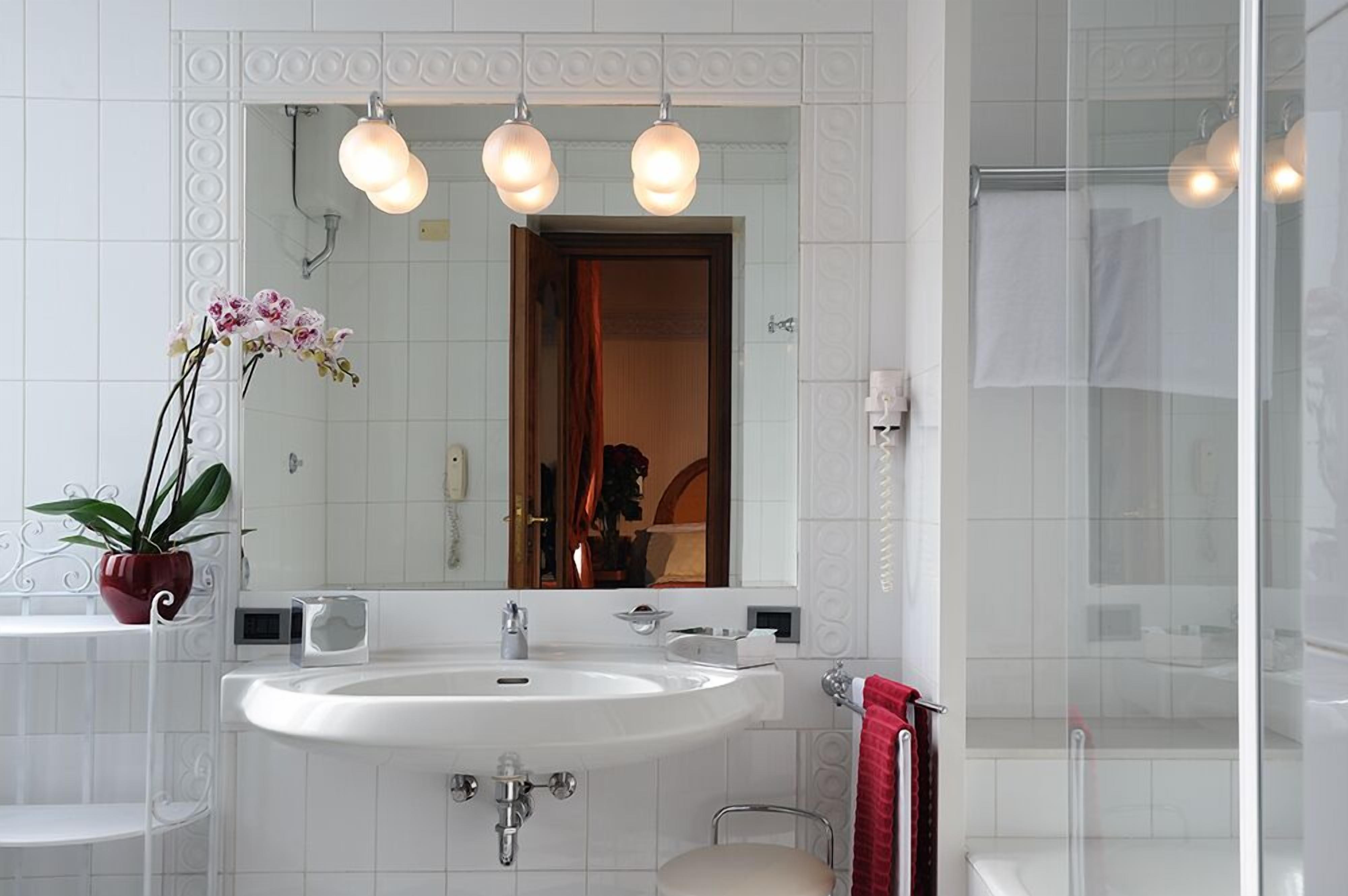 superior double or twin room | bathroom | free toiletries, hair dryer, towels