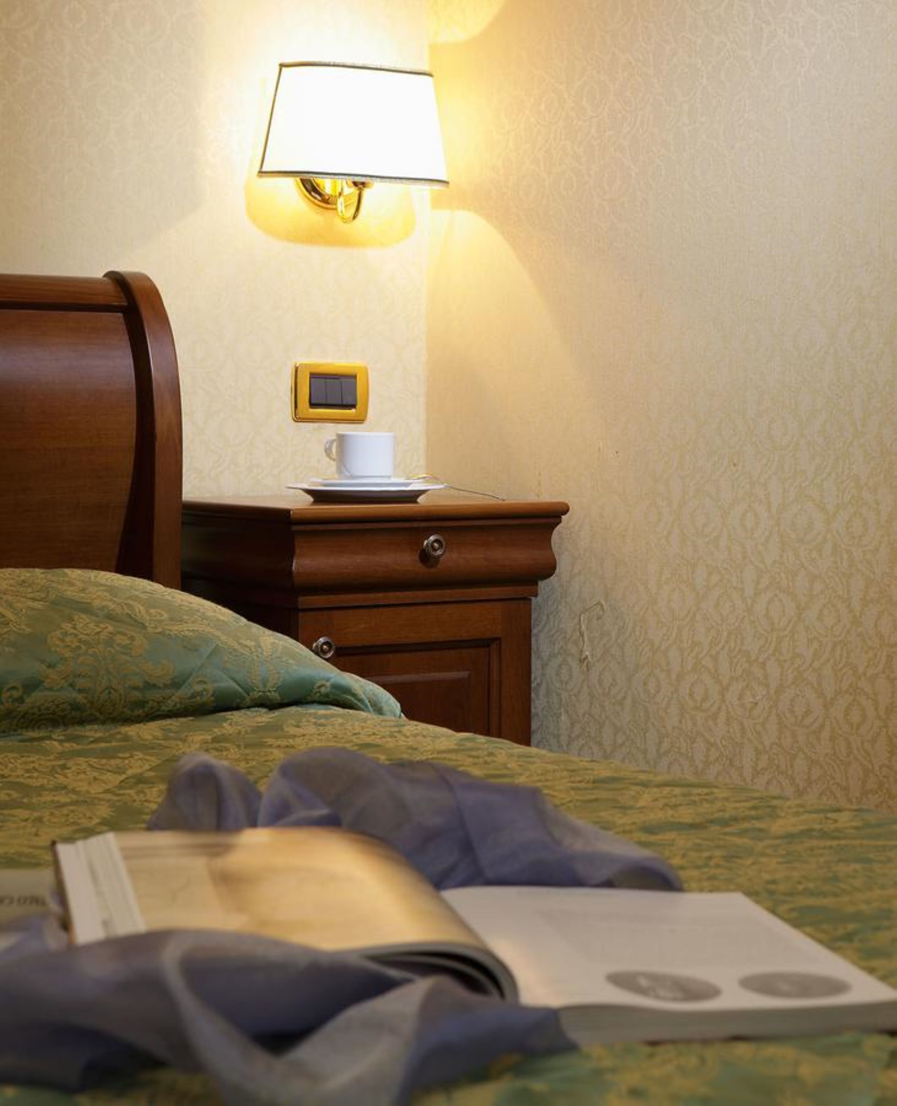 minibar, in-room safe, free wifi, bed sheets