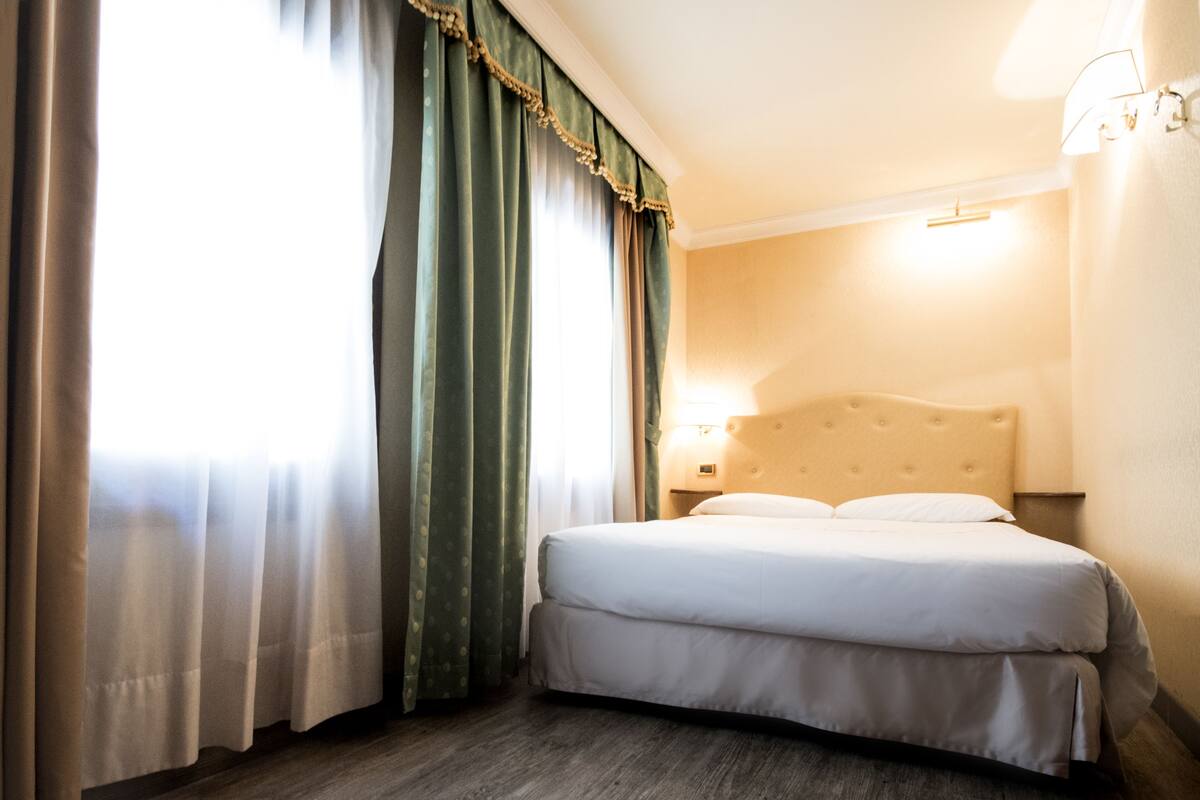Minibar, in-room safe, free WiFi, bed sheets