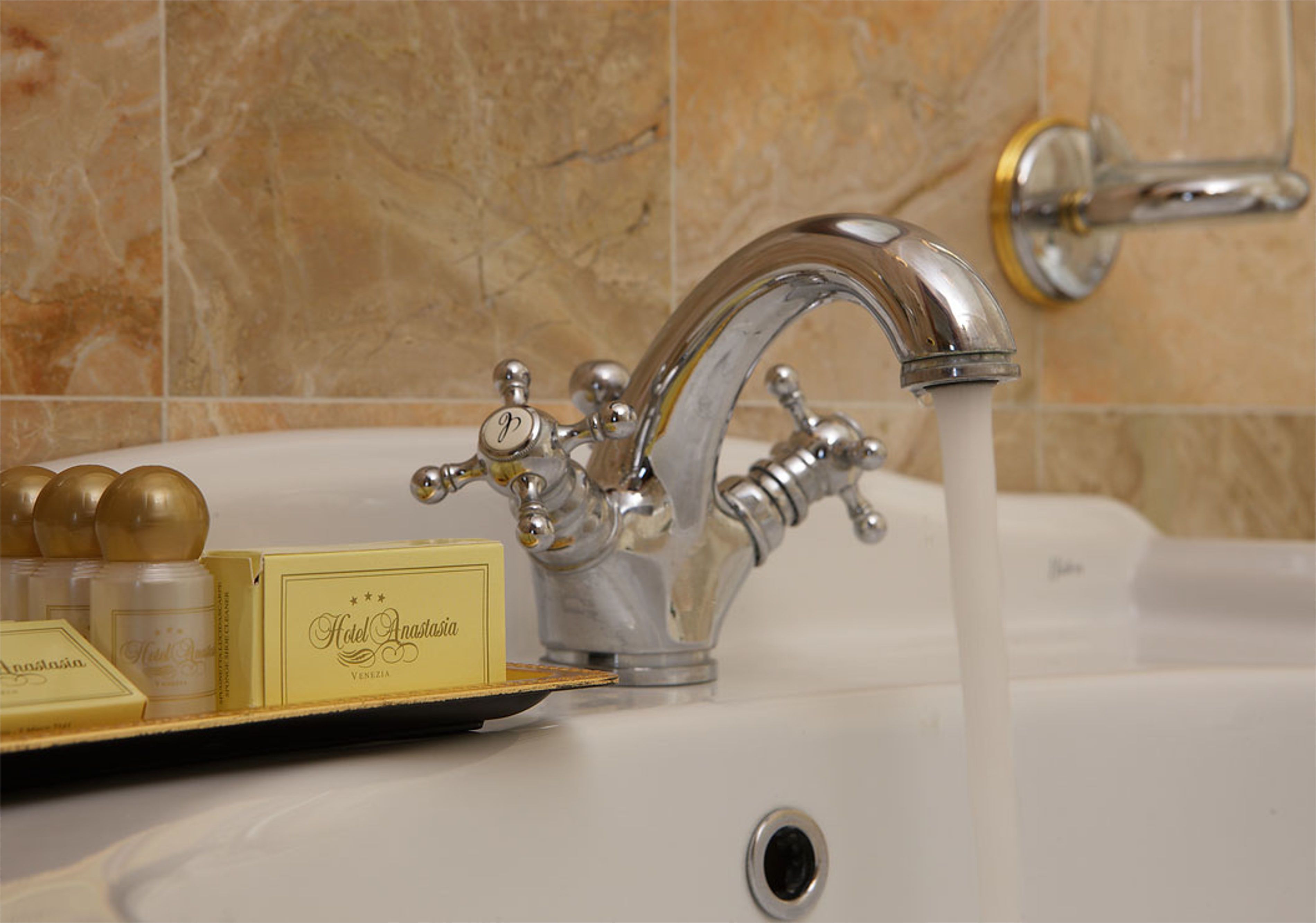 shower, free toiletries, hair dryer, bidet