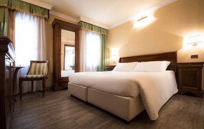 クラシック ダブルまたはツインルーム | ミニバー、セーフティボックス (室内)、WiFi (無料)、ベッドシーツ