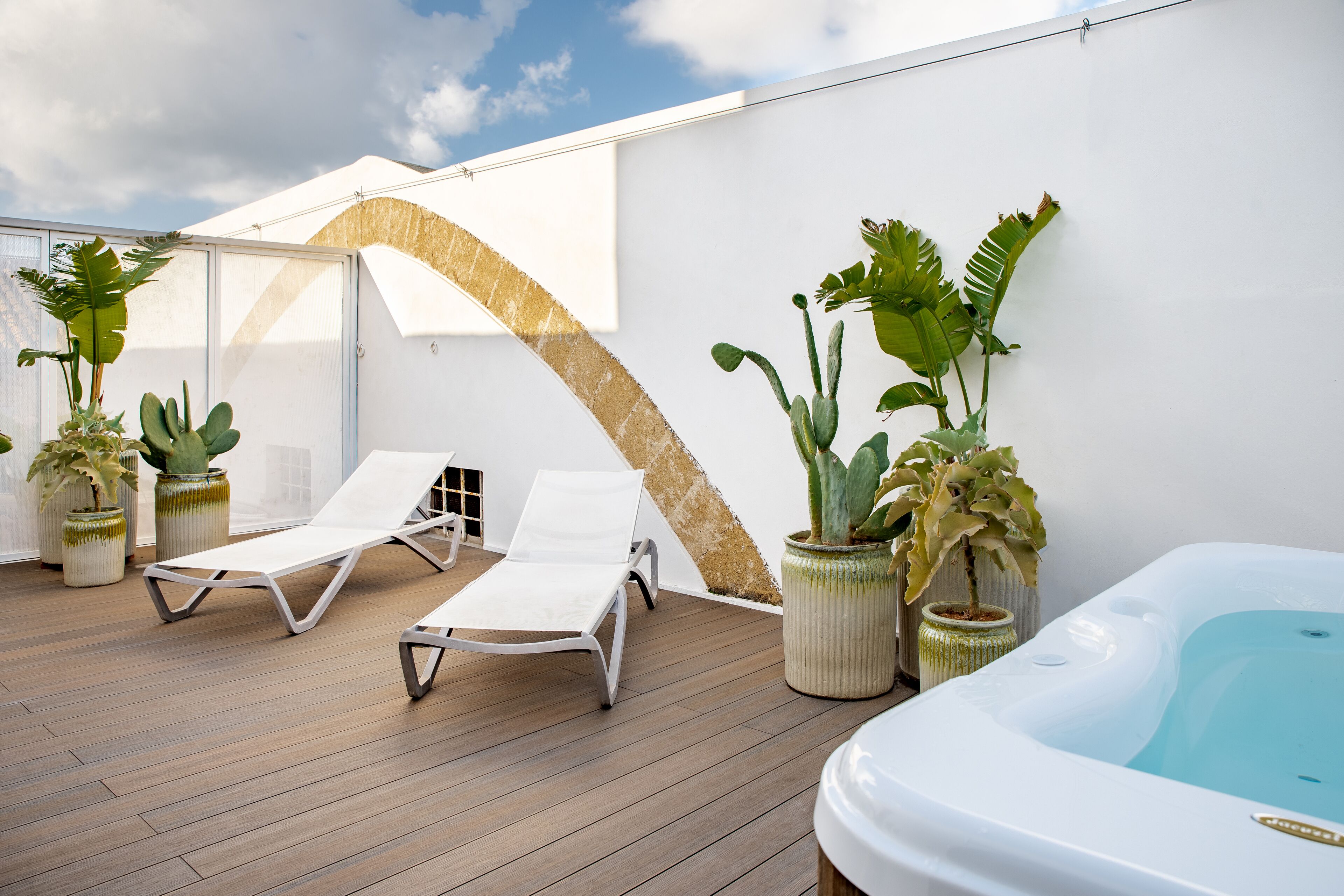 Rom – superior, 1 dobbeltseng, massasjebadekar, sjøutsikt | Terrasse/patio