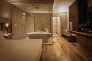 Suite Studio Junior, 1 très grand lit, baignoire