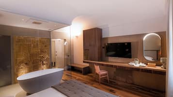 1 bedroom, down duvets, minibar, in-room safe