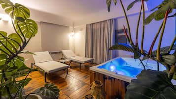 Deluxe Suite, 1 King Bed, Sauna, Courtyard View | Terrace/patio