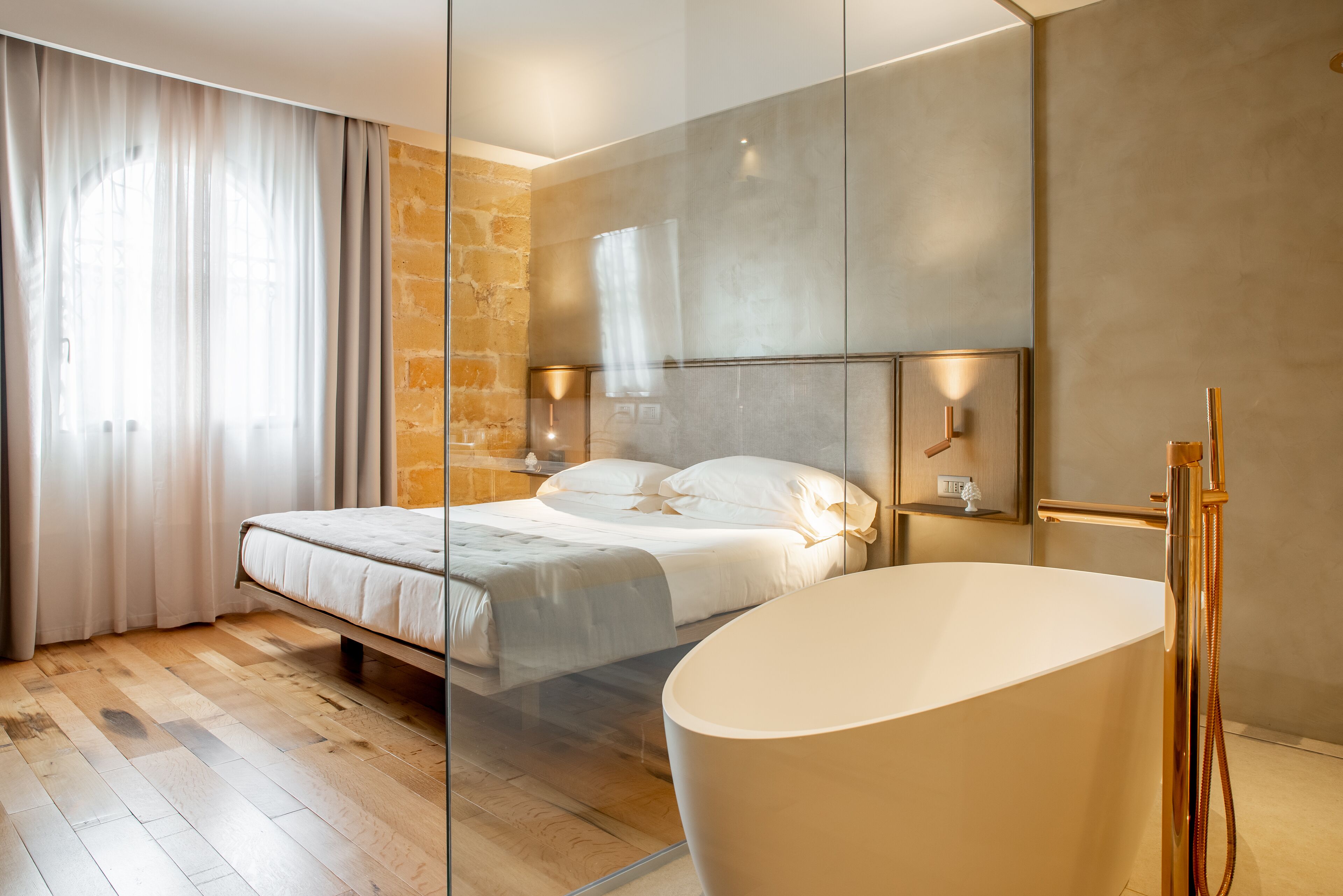 junior studio suite, 1 king bed, bathtub | 1 bedroom, down duvets, minibar, in-room safe