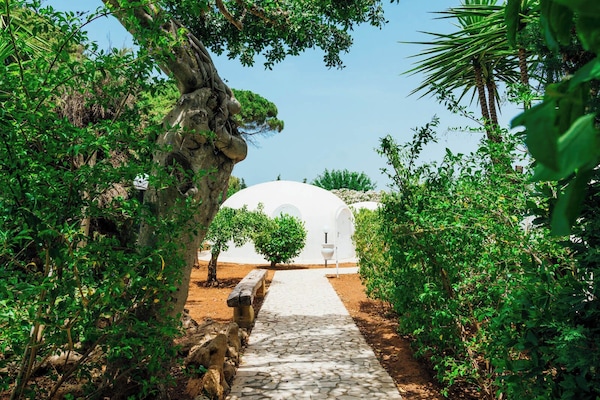 Deluxe-Bungalow, 2 Schlafzimmer, Poolblick, Erdgeschoss | 1 Schlafzimmer, Daunenbettdecken, Minibar, Zimmersafe