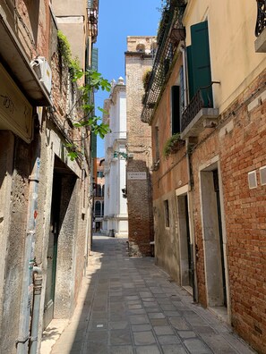 ด้านหน้าที่พัก