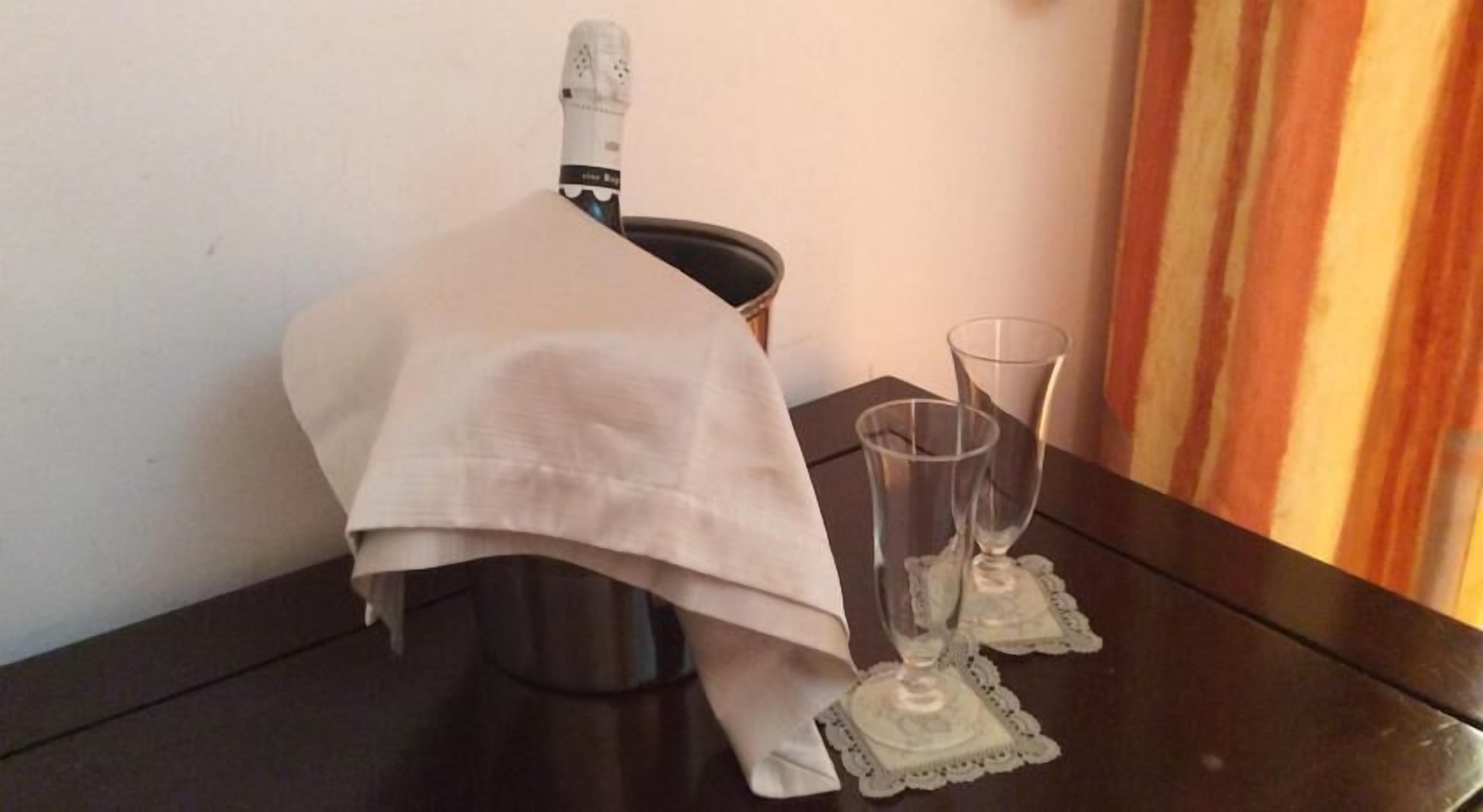 standard double or twin room | 1 bedroom, frette italian sheets, in-room safe, desk