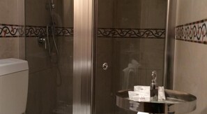 Triple Room | Bathroom - Verdi (Palermo)