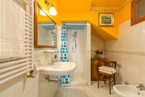 Comfort Double Room | Bathroom - Orchid Corner (Meta)
