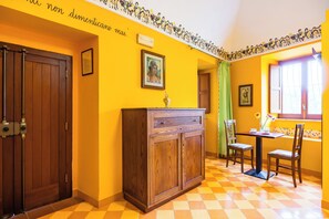 3 bedrooms, down duvets, individually decorated, individually furnished