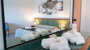 Minibar, Zimmersafe, Schreibtisch, Babybetten