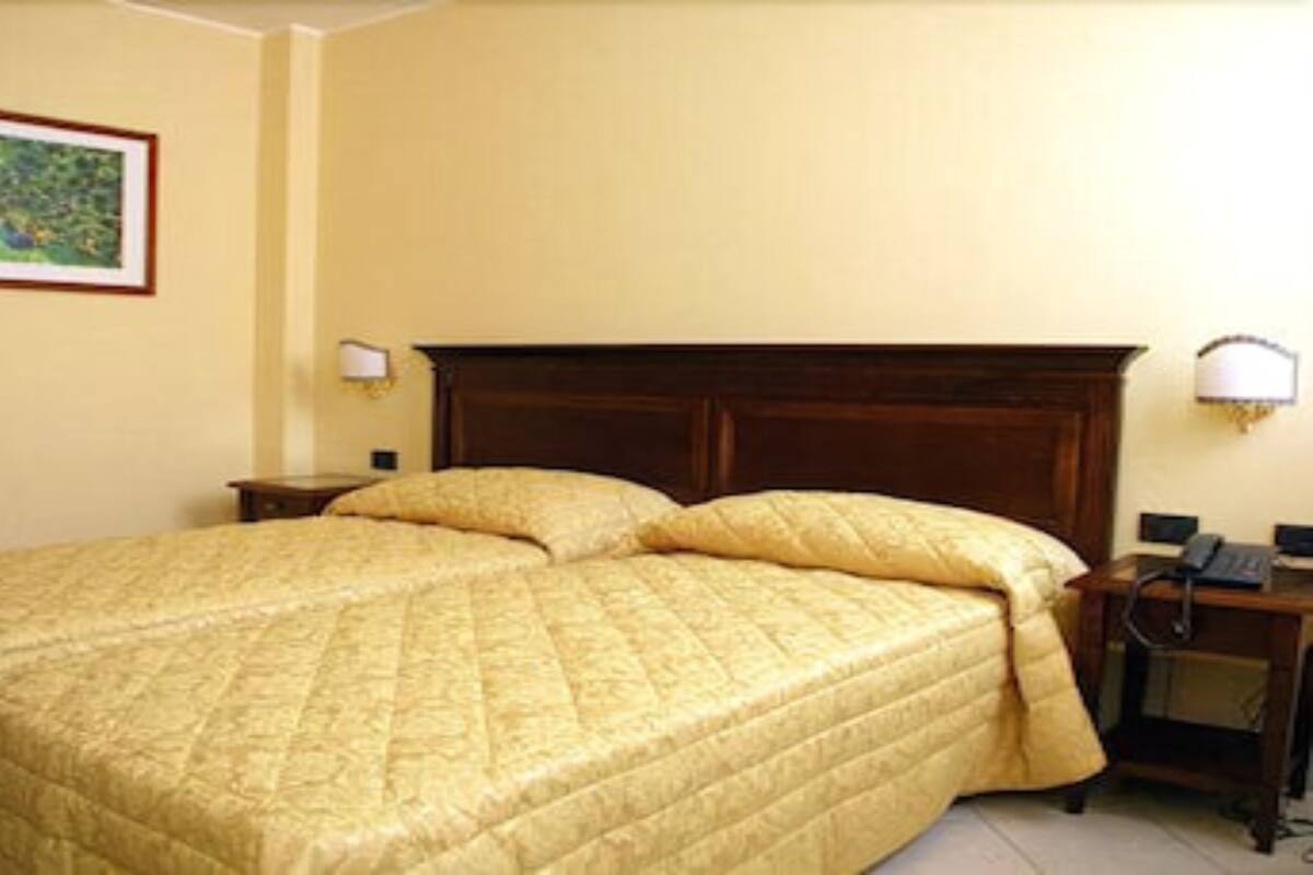 Habitación con 1 cama matrimonial o 2 individuales | Caja de seguridad en la habitación, escritorio y wifi gratis 