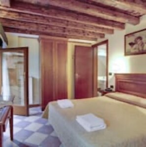 In-room safe, desk, free WiFi, bed sheets - Alloggi Marinella (Venice)