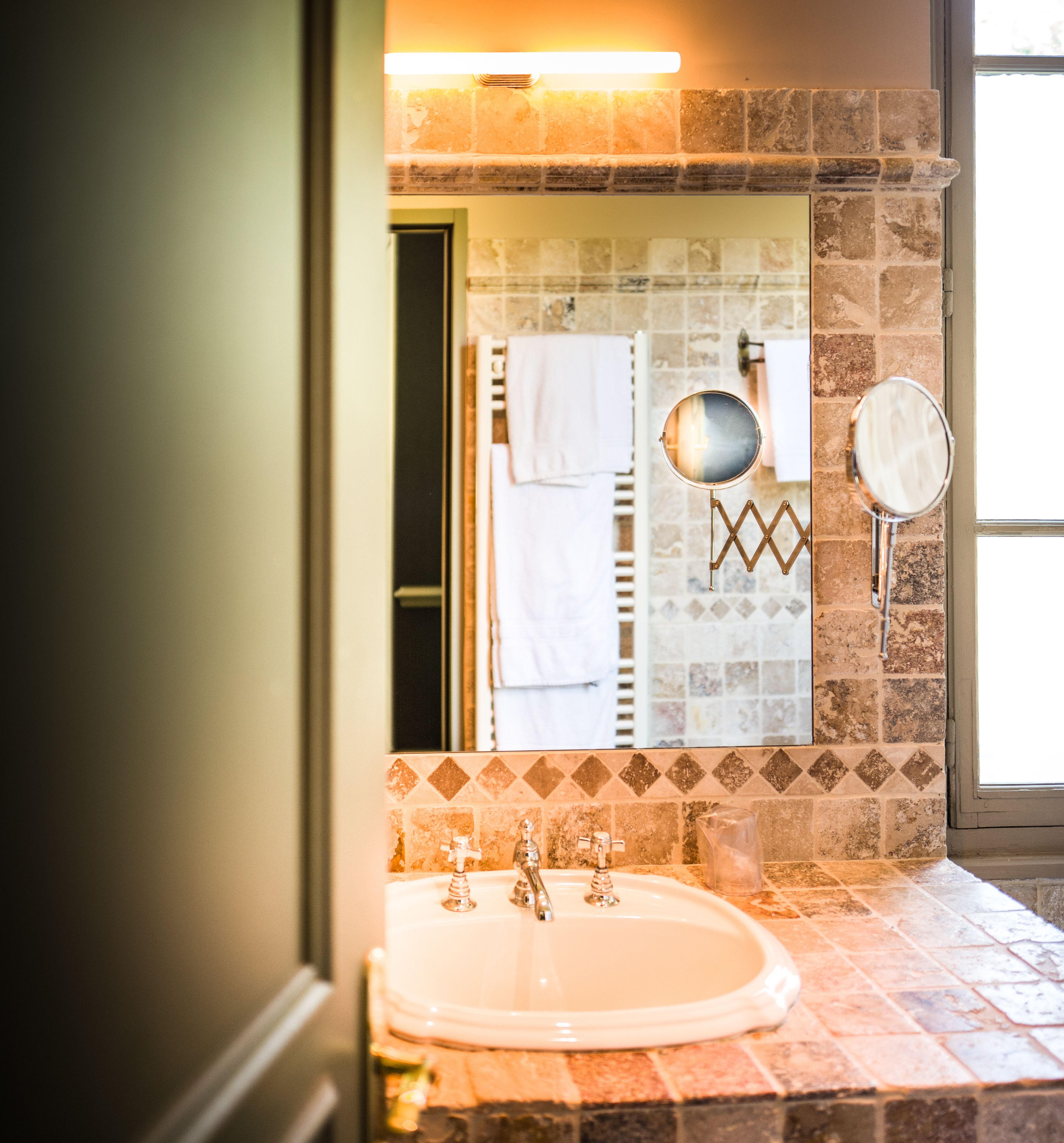 superior double room | bathroom | free toiletries, towels