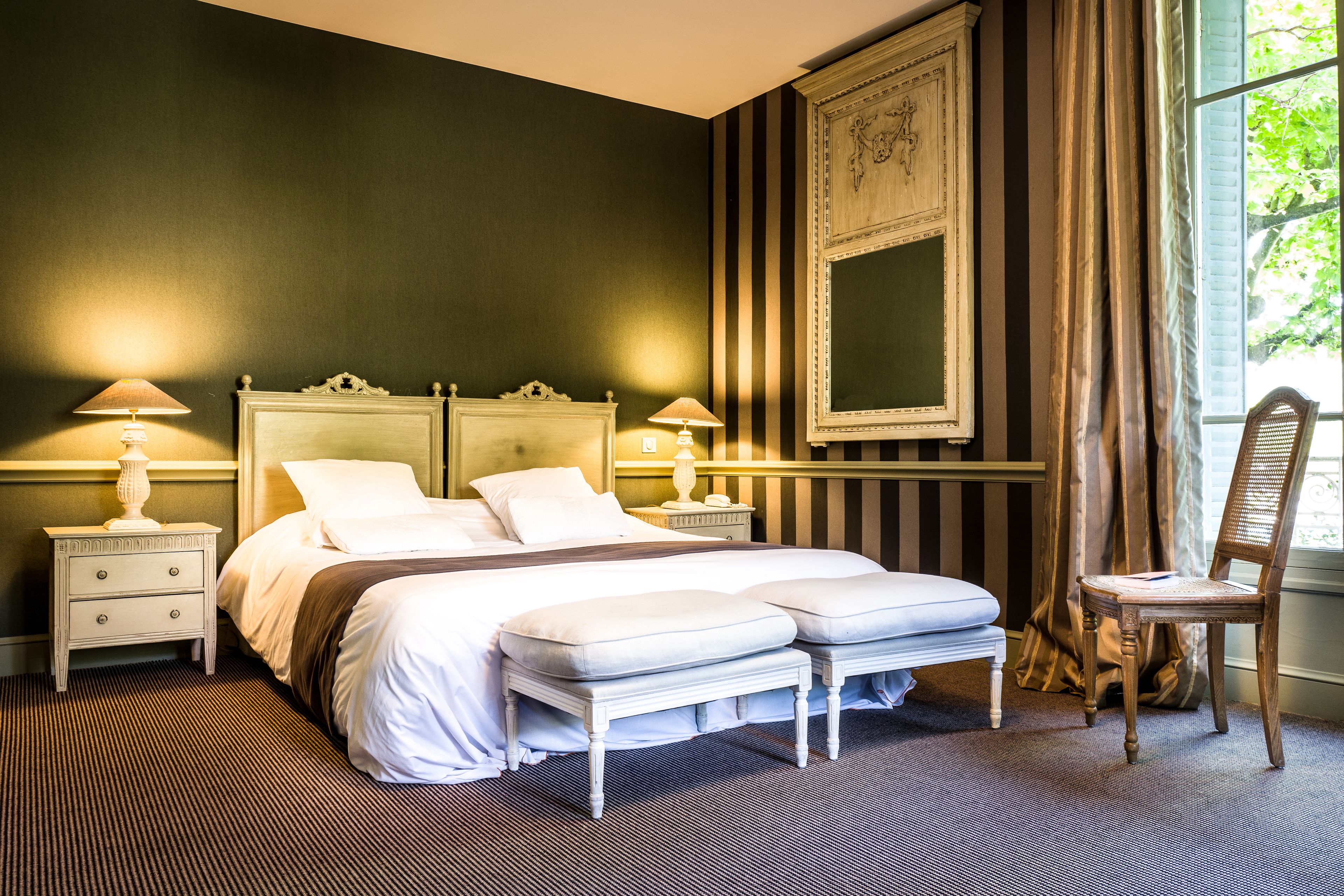 junior suite | minibar, in-room safe, desk, soundproofing