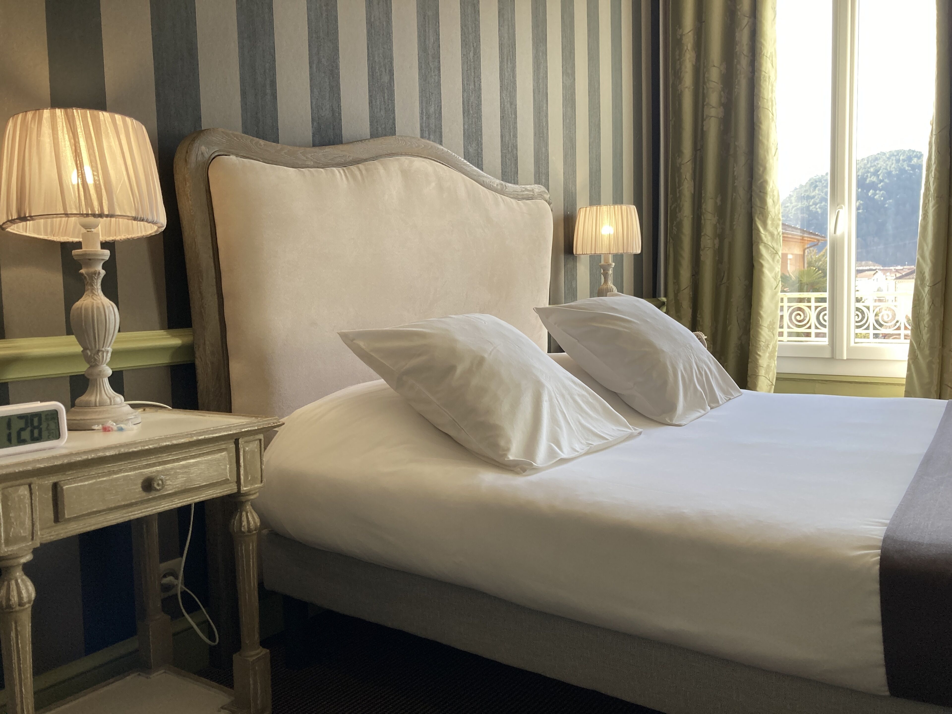 deluxe double room | minibar, in-room safe, desk, soundproofing