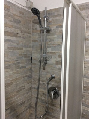 Double Room | Bathroom shower - Vacanze Romane 2 (Rome)