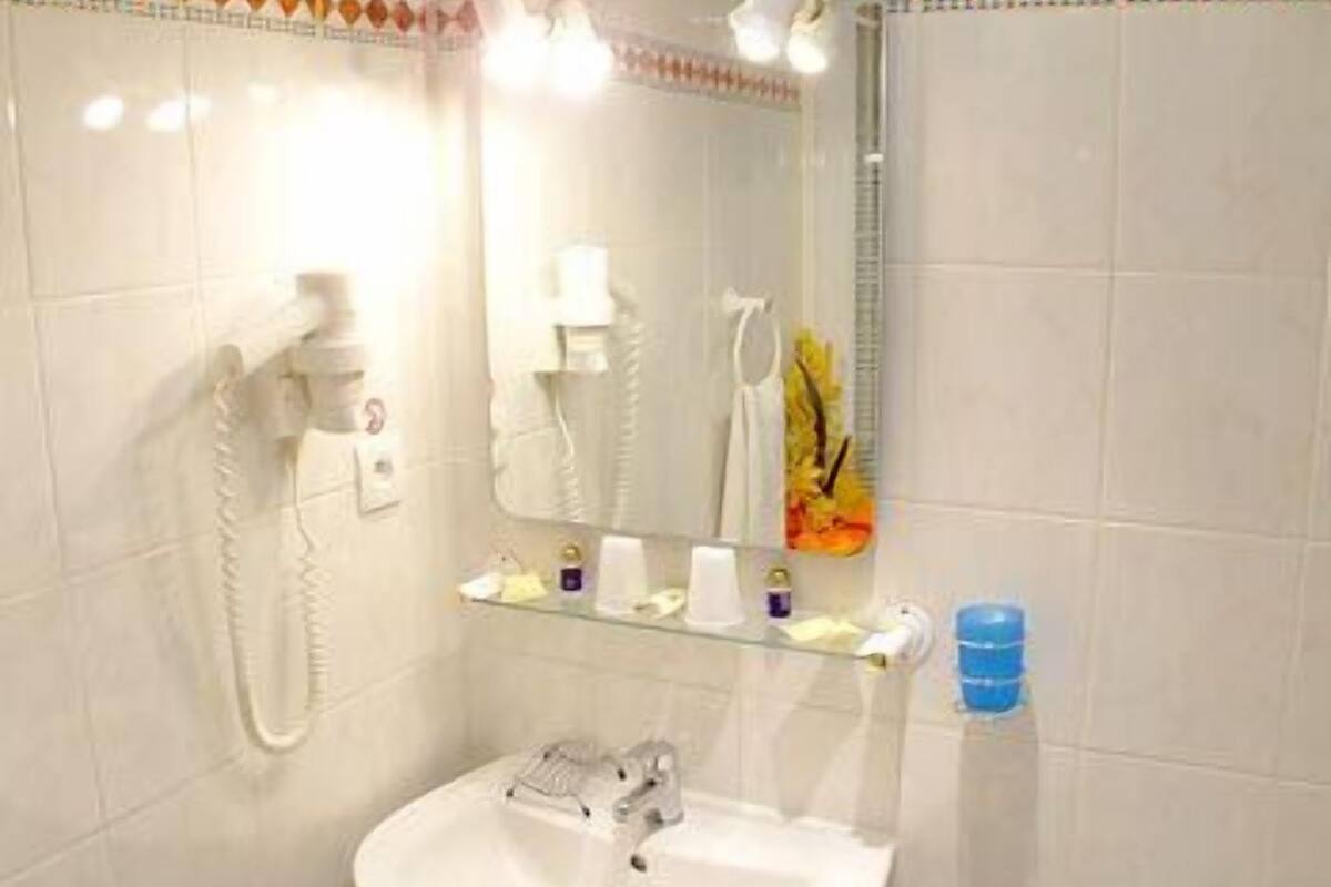 Bathroom sink