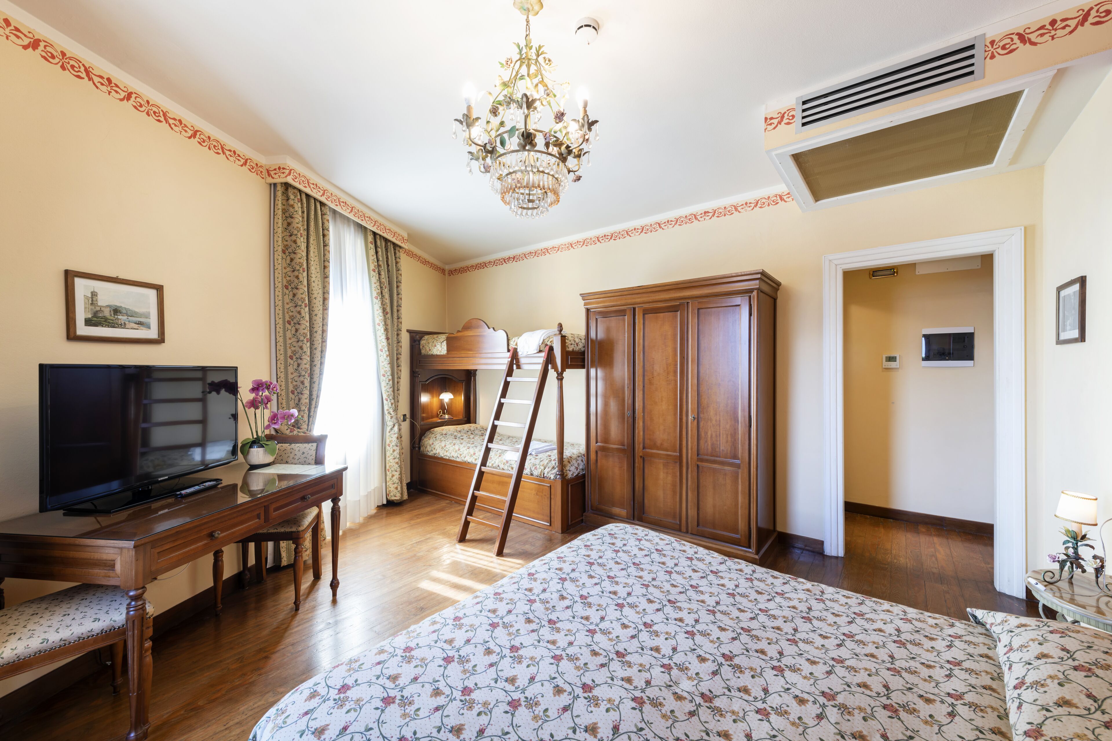 triple room, lake view, annex building (no pool access) | minibar, in-room safe, desk, cots/infant beds