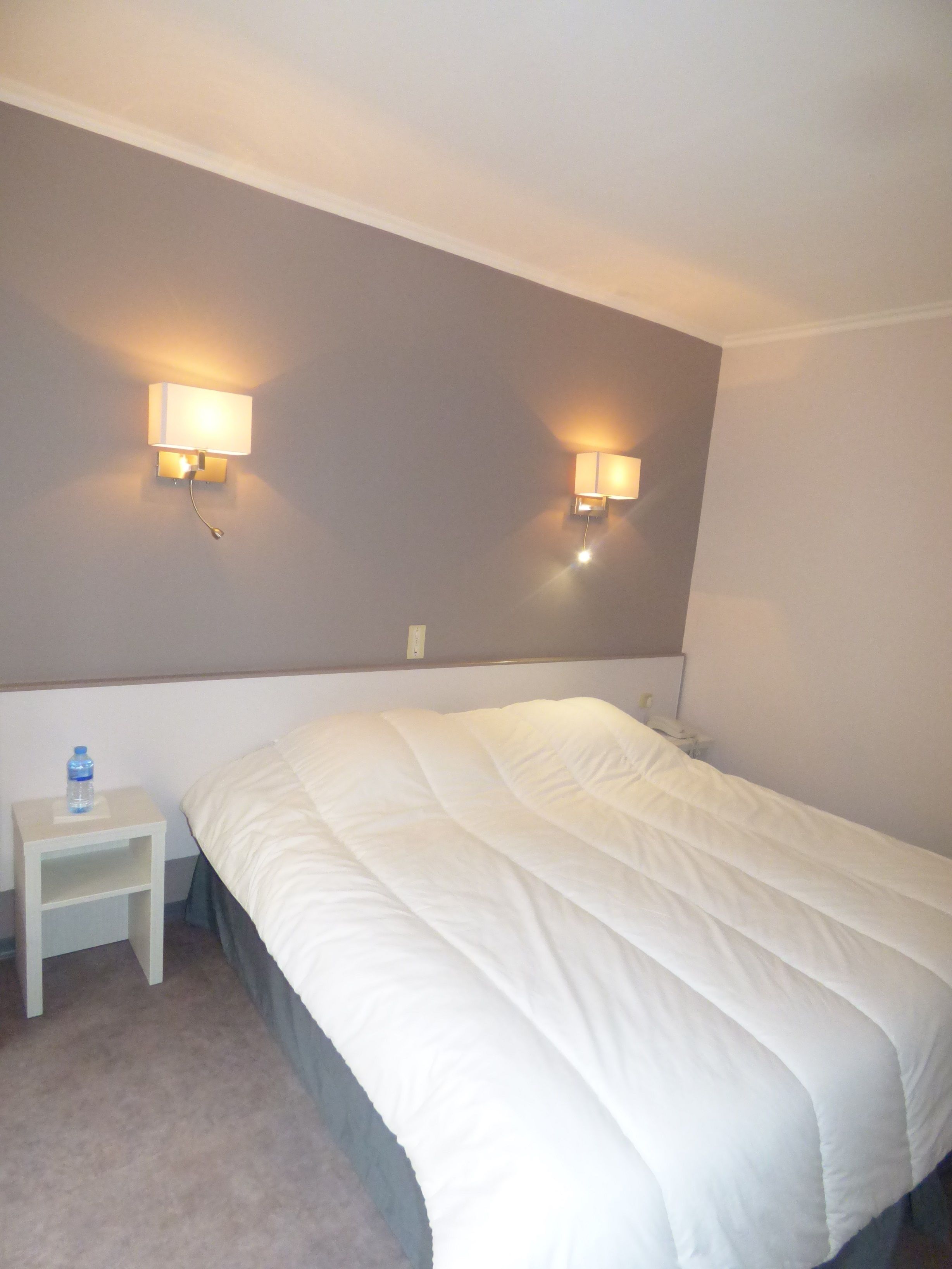 single room | desk, blackout curtains, free cots/infant beds, rollaway beds