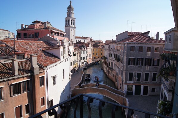 Panoramic-Doppelzimmer, 1 King-Bett, Gemeinschaftsbad (Genitori) | Balkon
