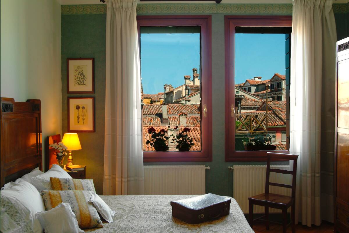 Comfort Double or Twin Room, Private Bathroom (Nonni) | Select Comfort beds, desk, laptop workspace, soundproofing