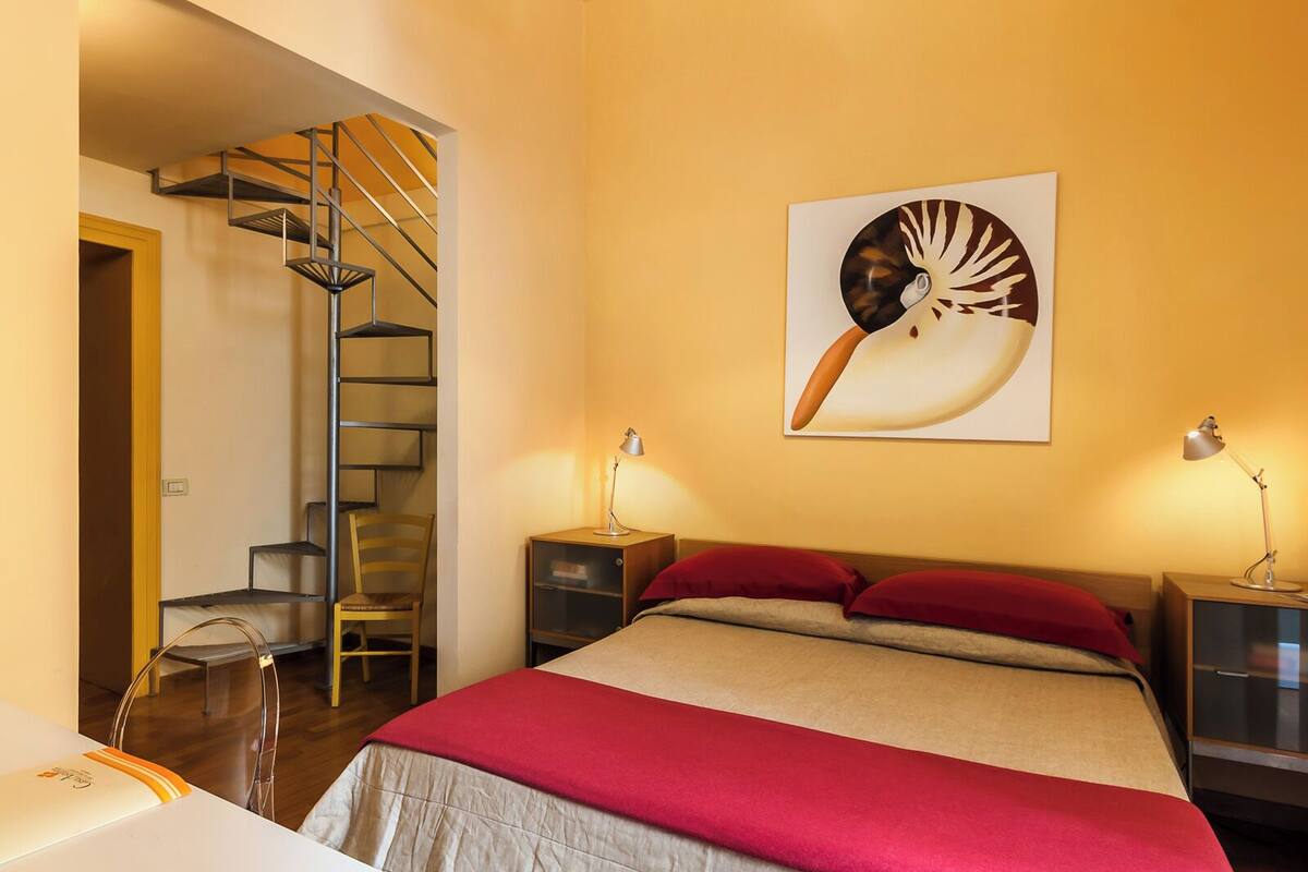 Minibar, caixa forta a l'habitació i escriptori 