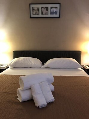 Triple Room - Hotel Casale Dei Massimi (Rome)