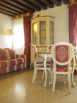 19-inch TV with digital channels - Locanda Ca' Del Brocchi (Venice)