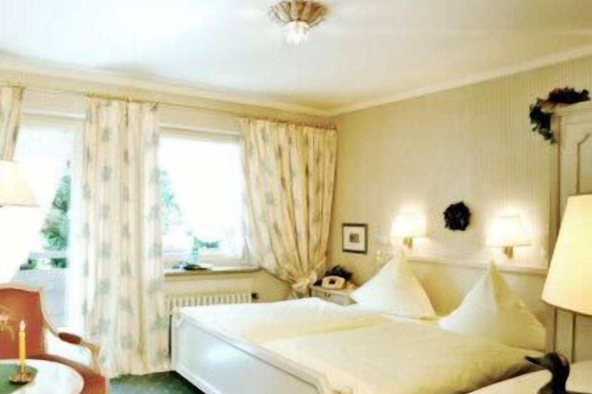 Tweepersoonskamer | Luxe beddengoed, een kluis op de kamer, een bureau, gratis wifi