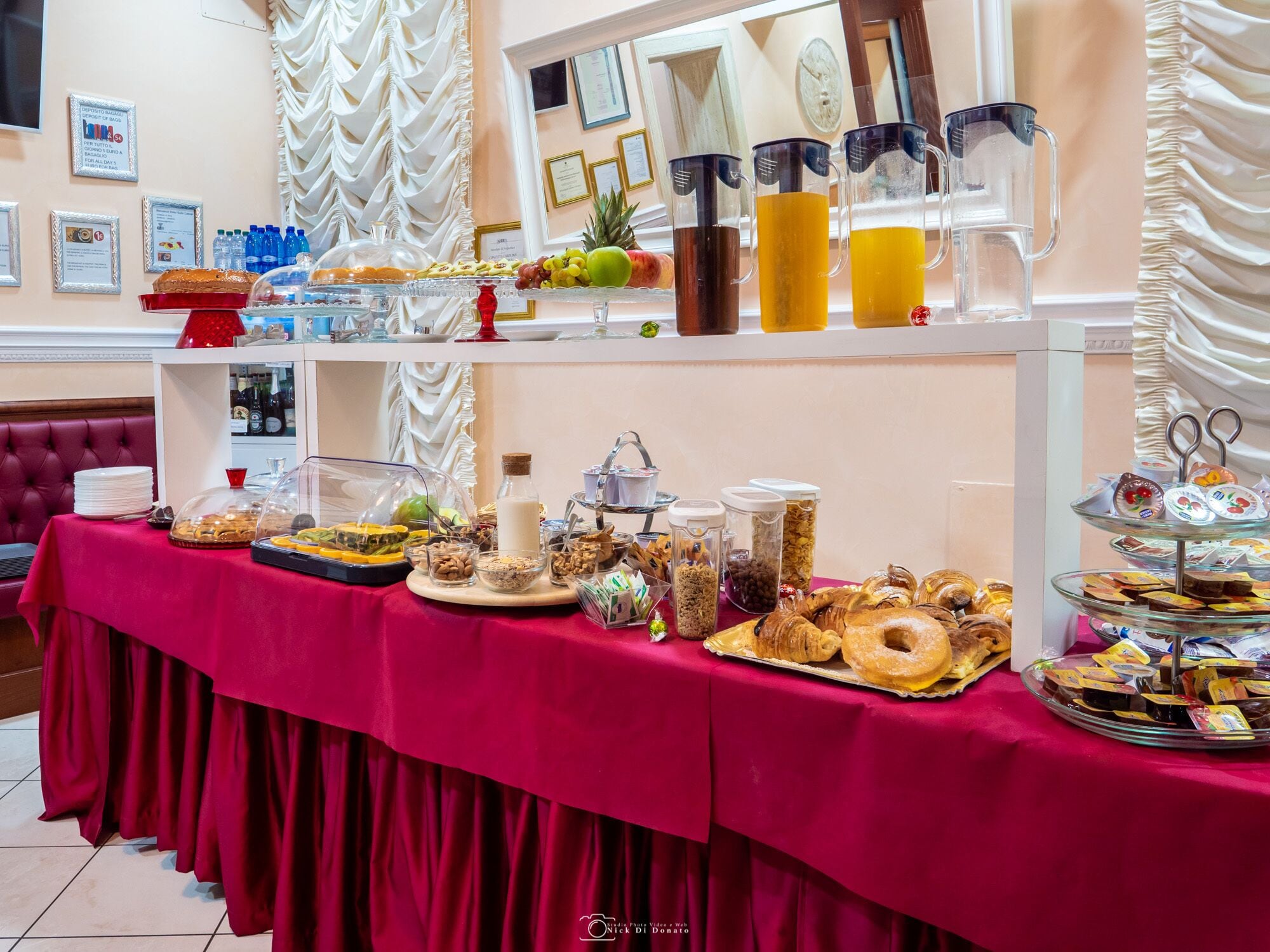 Colazione a buffet, servita tutte le mattine (5 EUR a persona) 