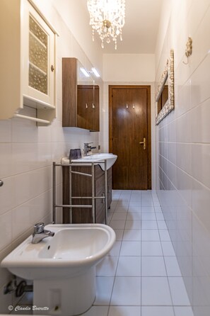 Double or Twin Room, Private Bathroom | Bathroom | Shower, hair dryer