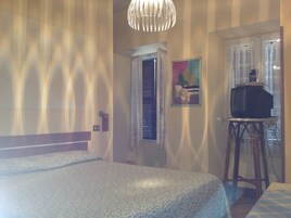 Classic Double or Twin Room | In-room safe, desk, free WiFi