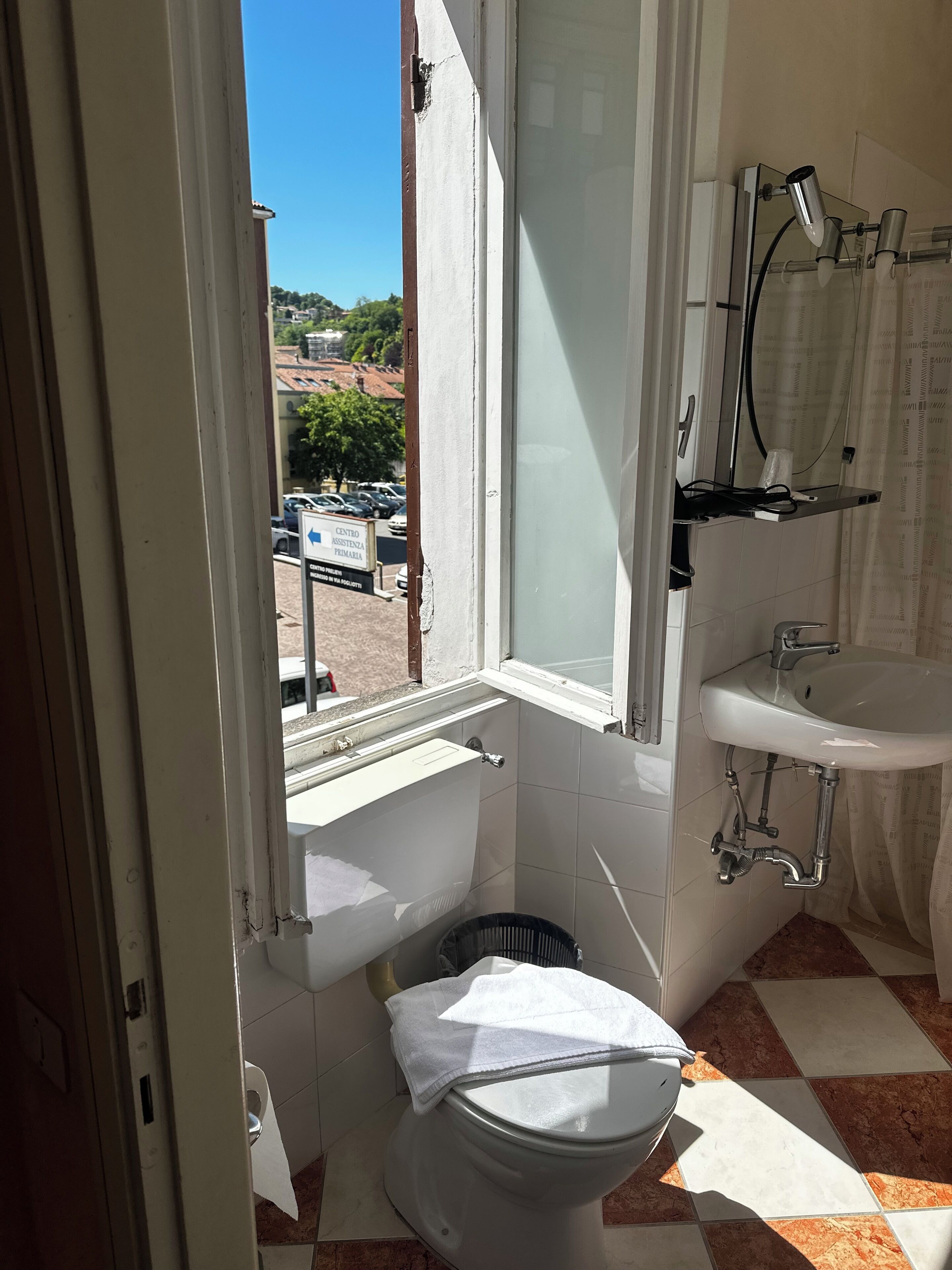 Kostenlose Toilettenartikel, Haartrockner, Handtücher, Seife