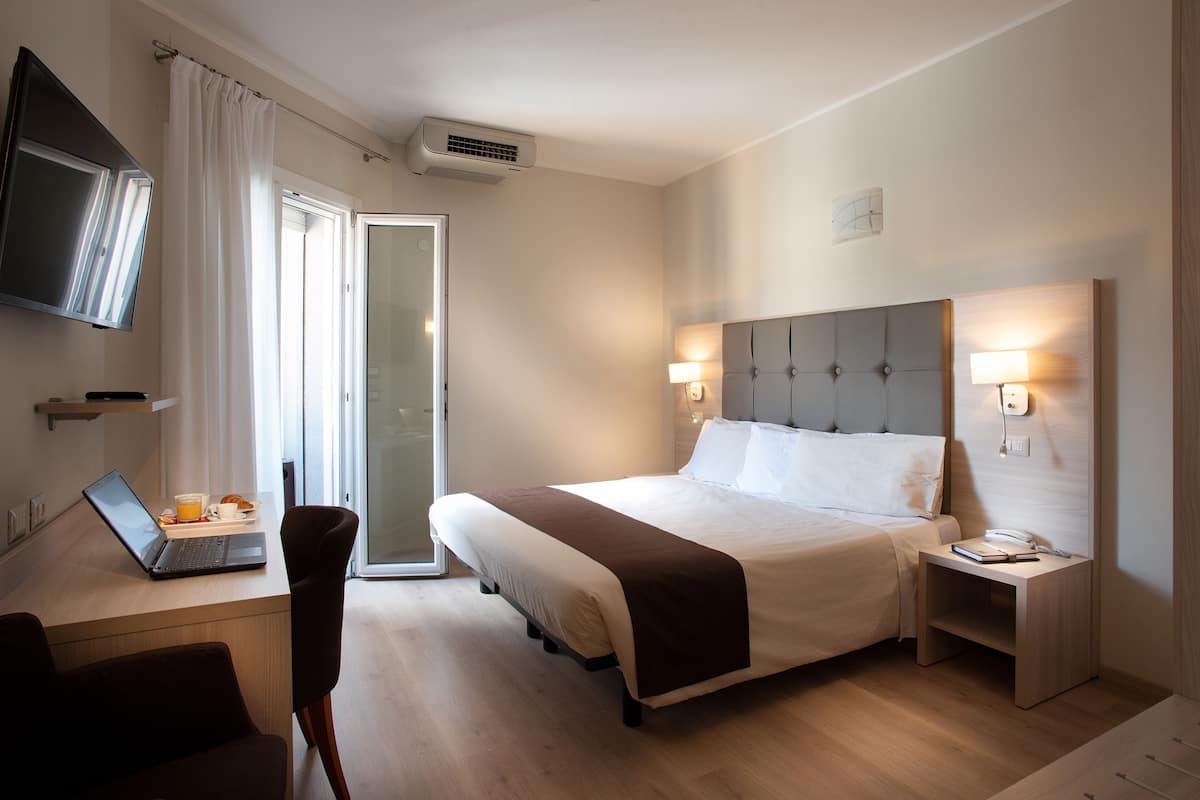 superior double or twin room | minibar, in-room safe, soundproofing, iron/ironing board