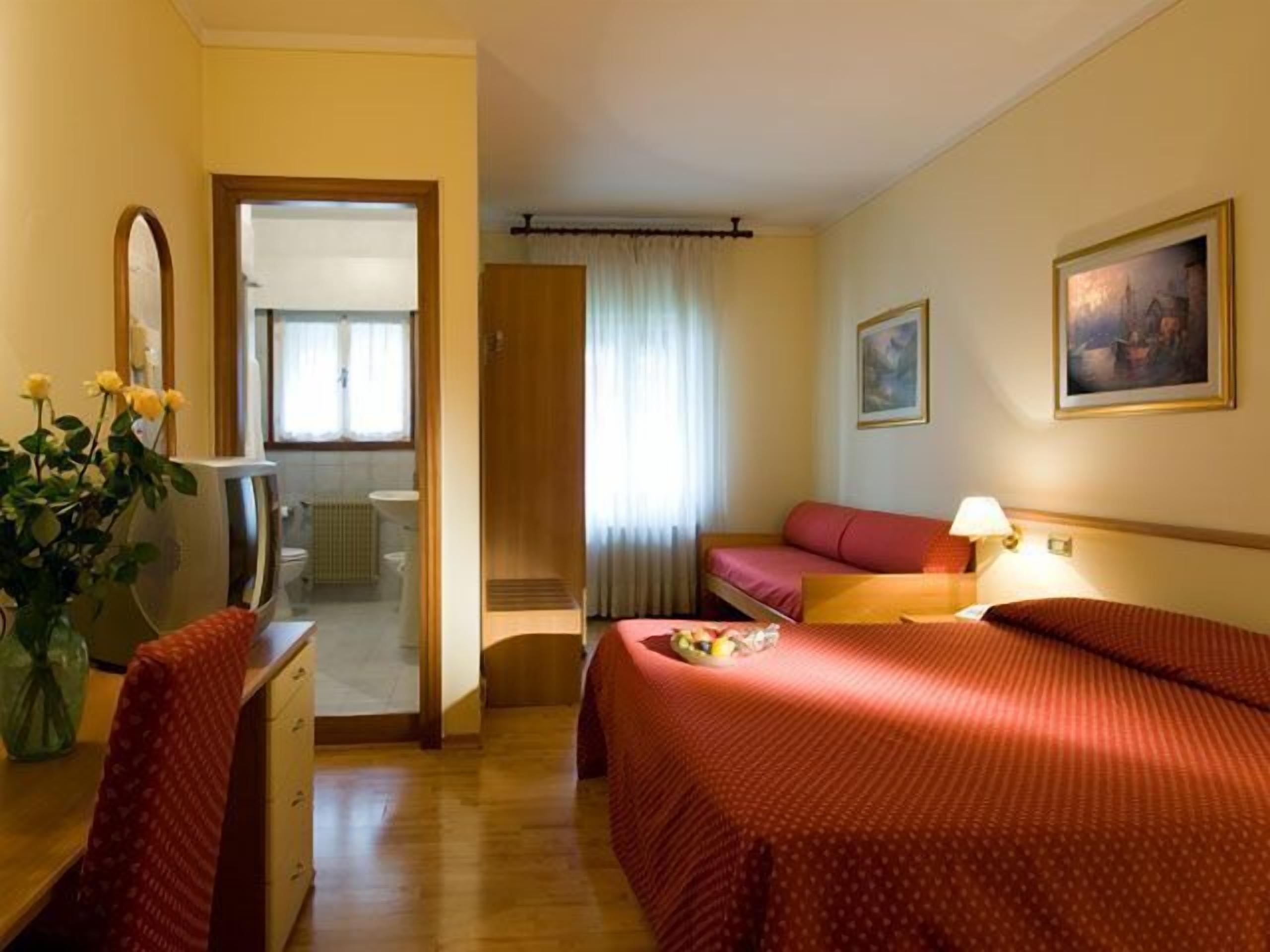 minibar, in-room safe, soundproofing, iron/ironing board