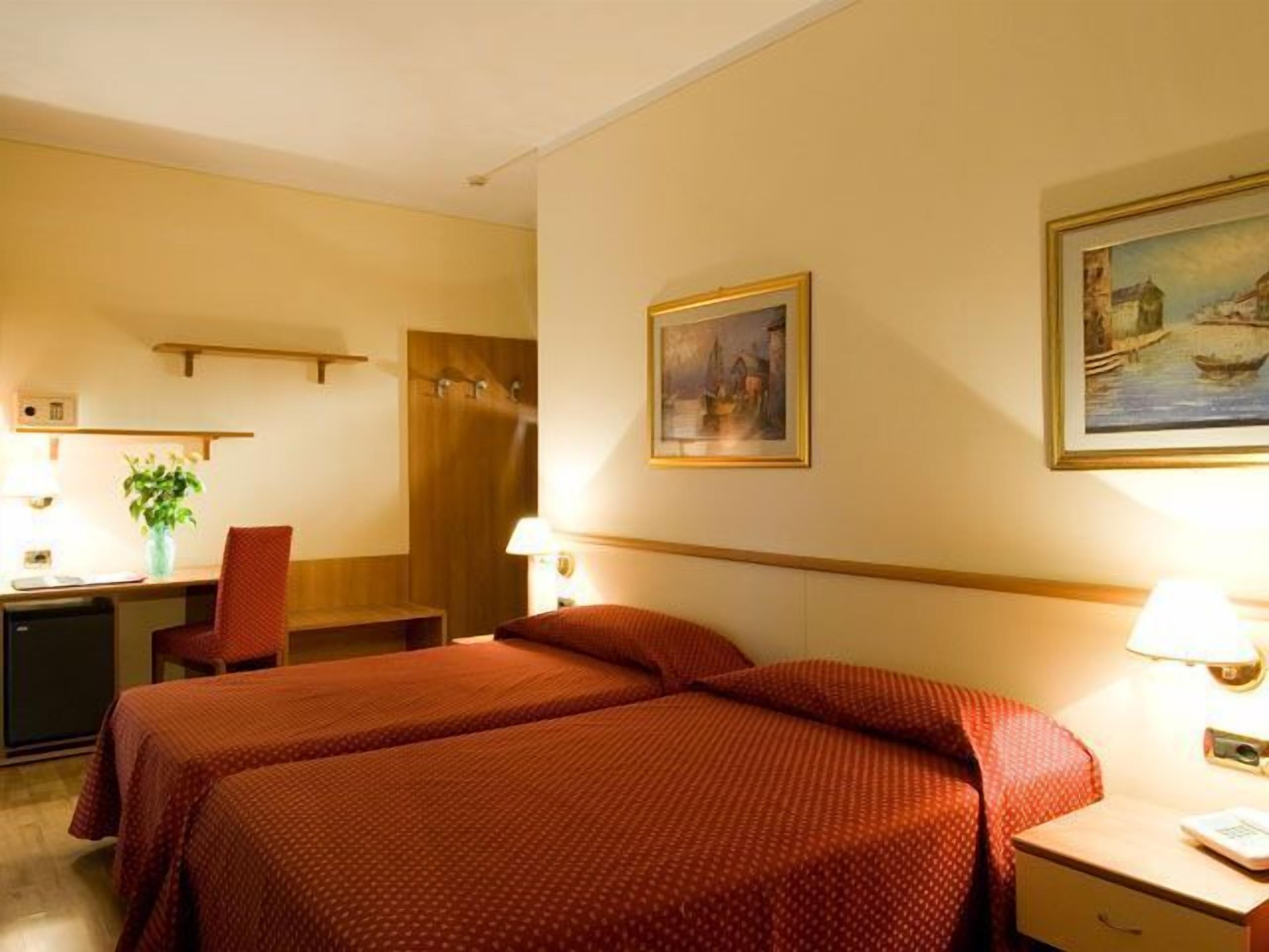 minibar, in-room safe, soundproofing, iron/ironing board