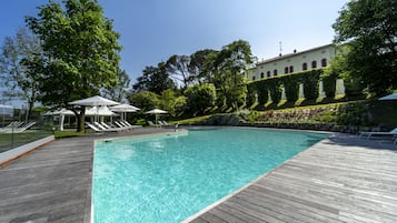 Seasonal outdoor pool, pool umbrellas, sun loungers