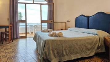 1 Schlafzimmer, Daunenbettdecken, laptopgeeigneter Arbeitsplatz