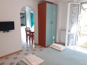 Studio Apartment for 2 people | Untuvapeitot, kannettavalle tietokoneelle sopiva työtila