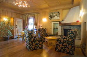 Coin salon dans le hall