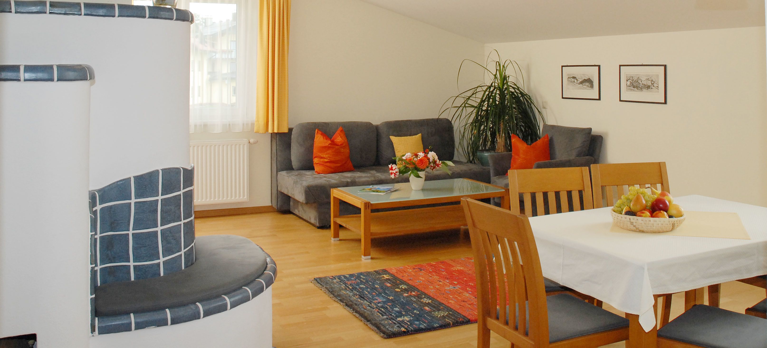 Standard-Apartment (Typ B) | Wohnzimmer | 42-Zoll-LED-Fernseher mit Kabelempfang, Fernseher, Fußbodenheizung