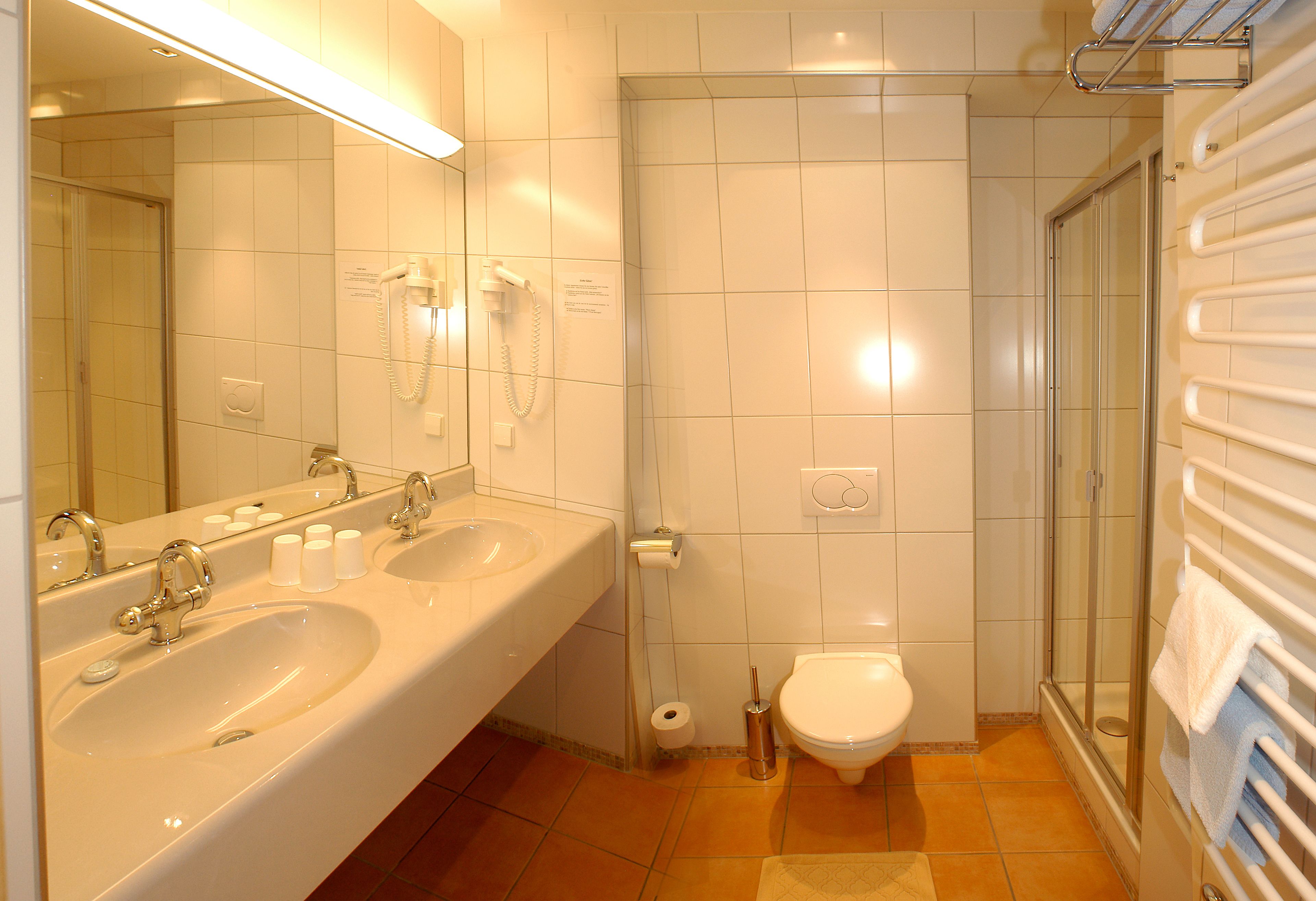 standard apartment (typ b) | bathroom | shower, free toiletries, hair dryer, towels